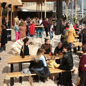 Seit Mai 2023 ist das „Sonnendeck St. Pauli“ in den Sommermonaten geöffnet.