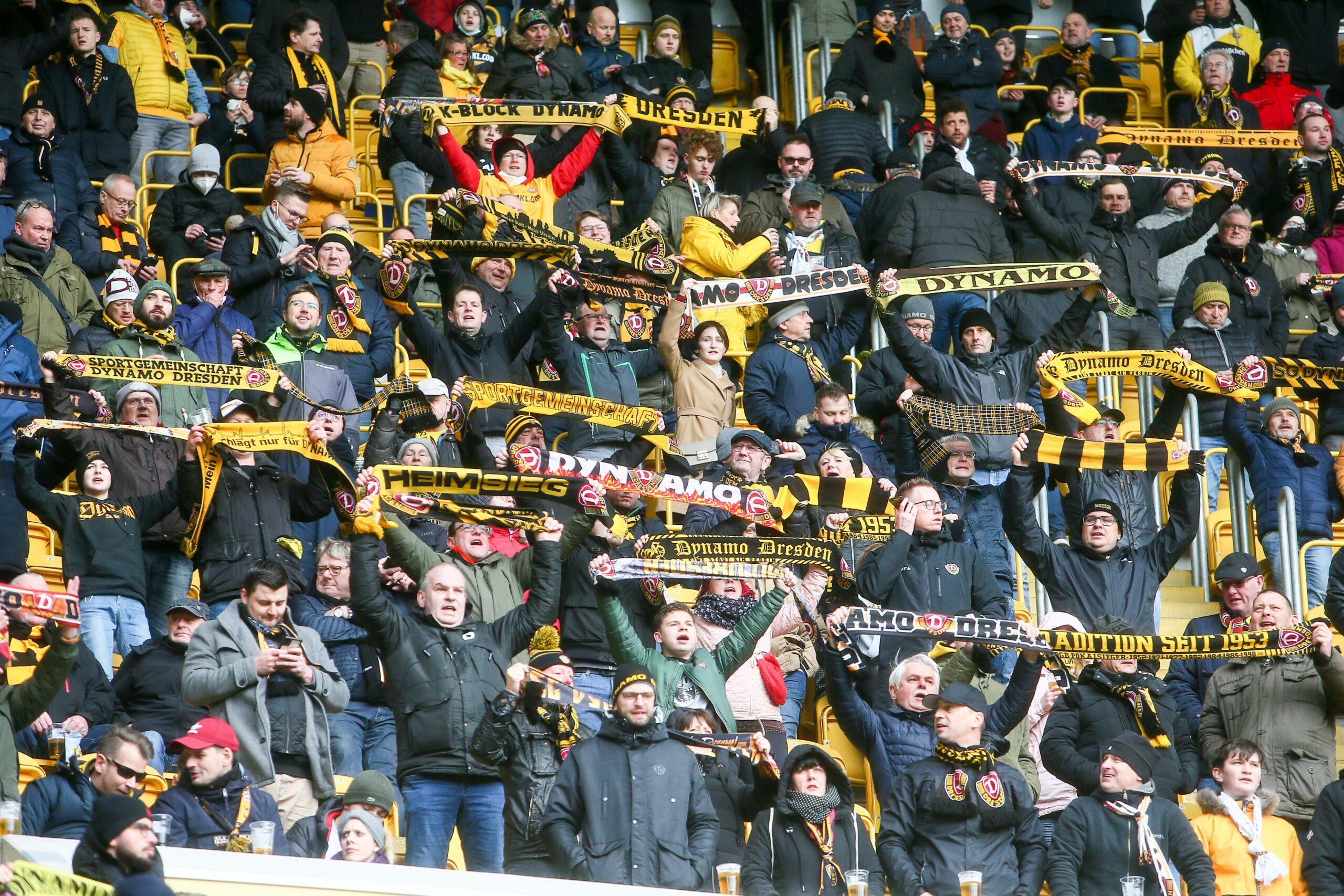 Fans von Dynamo Dresden beim letzten Spiel gegen Rostock im Februar 2022