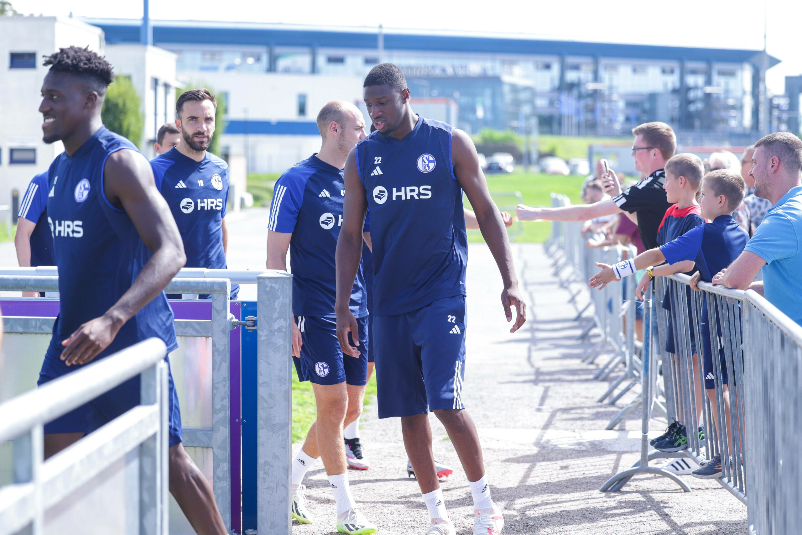 Ibrahima Cisse und Kenan Karaman nach dem Schalke-Training