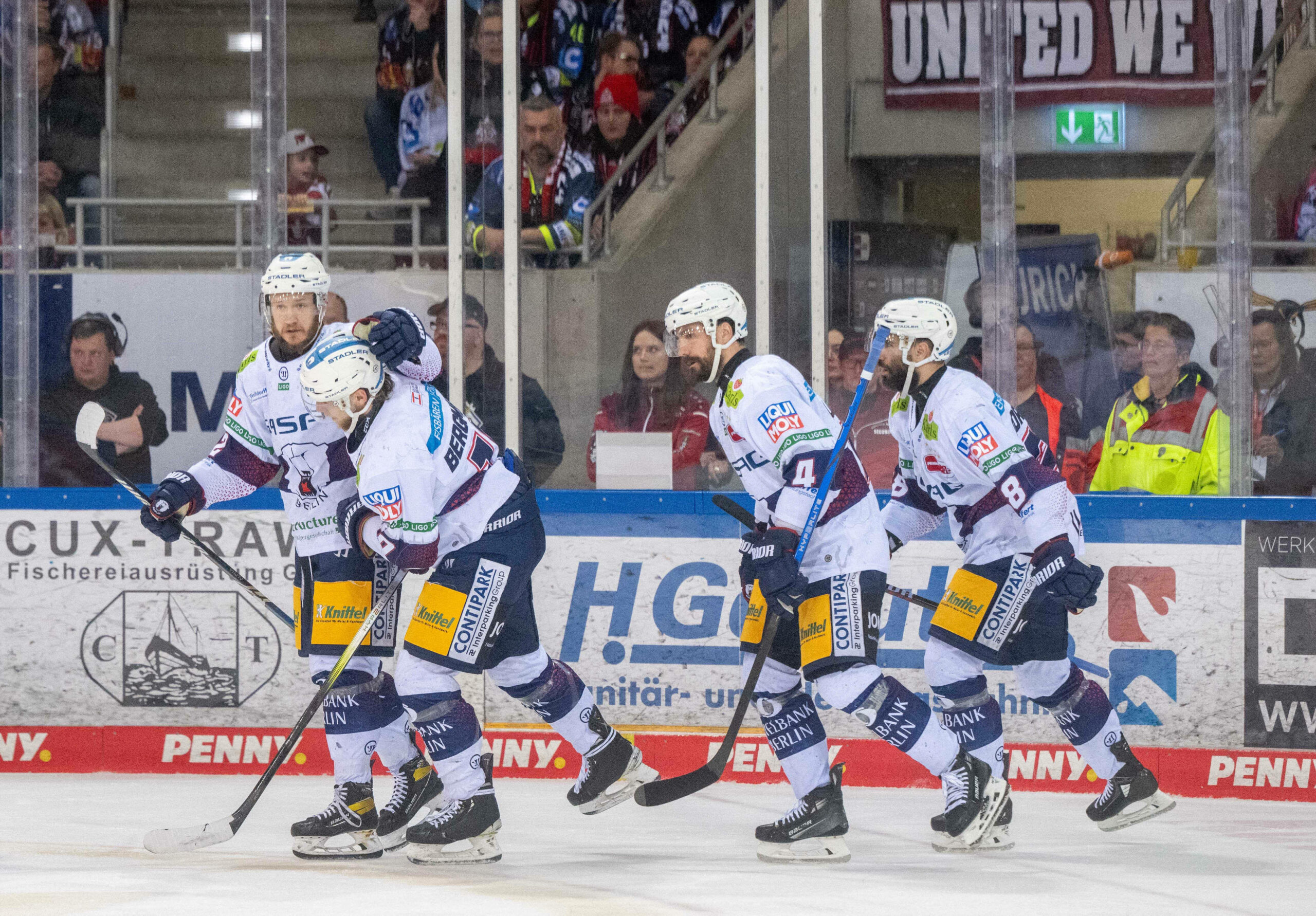 Eishockeyspieler von den Eisbären Berlin