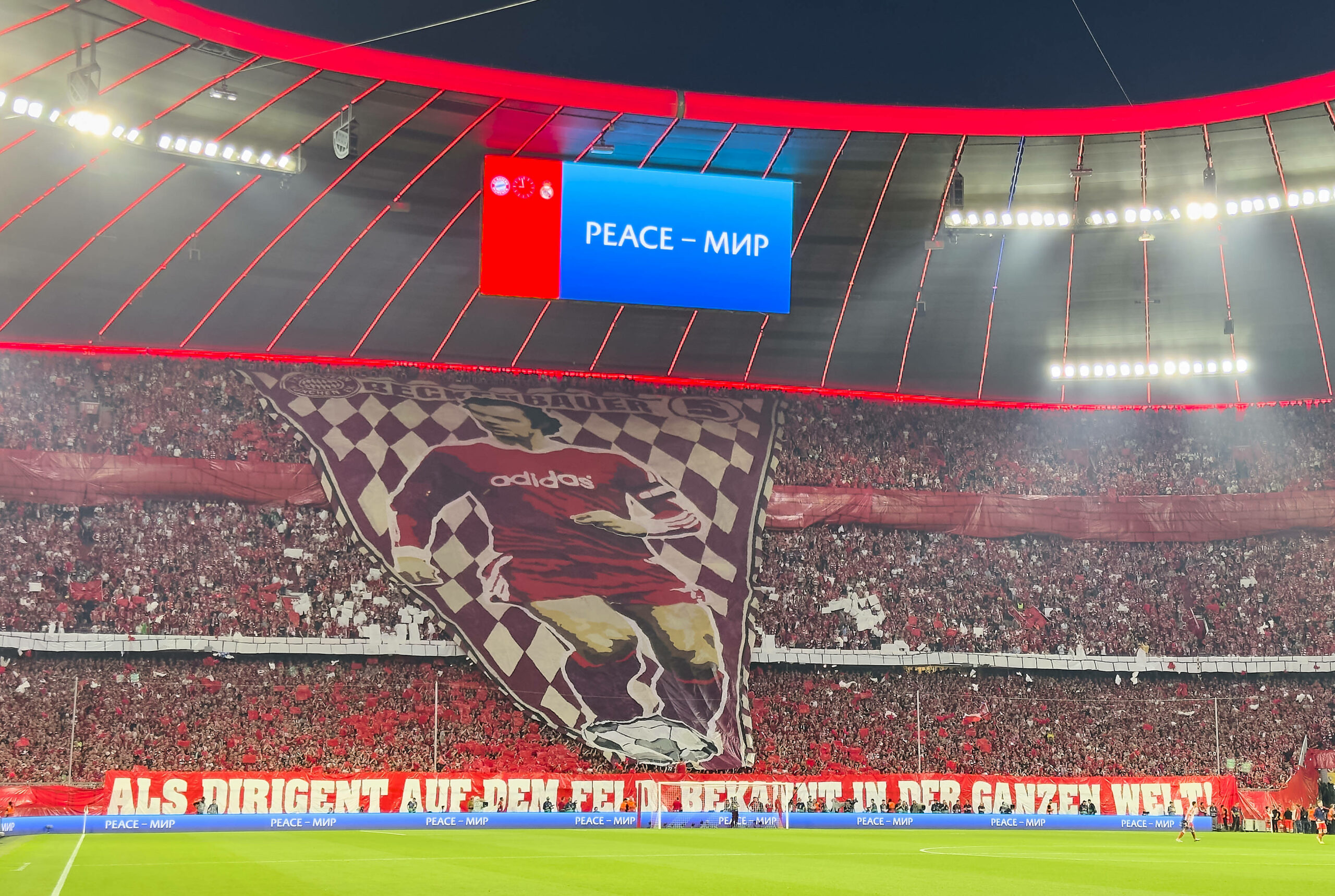 Beckenbauer-Choreo der Bayern-Fans in der Allianz Arena