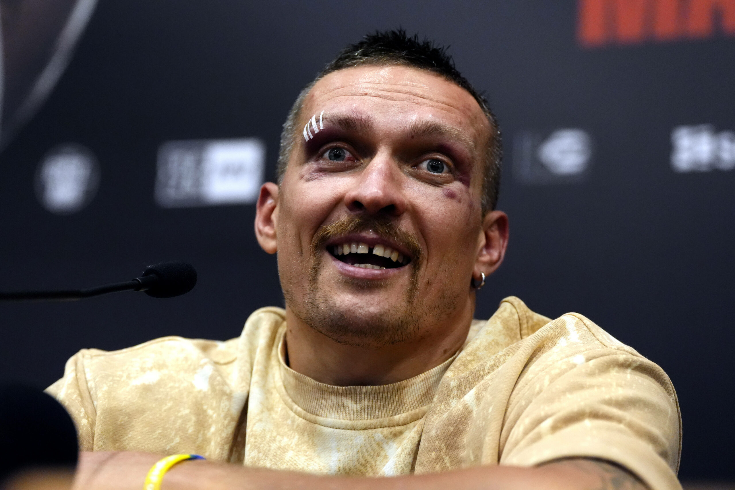 Alexander Usyk nach seinem Kampf gegen Tyson Fury auf der Pressekonferenz