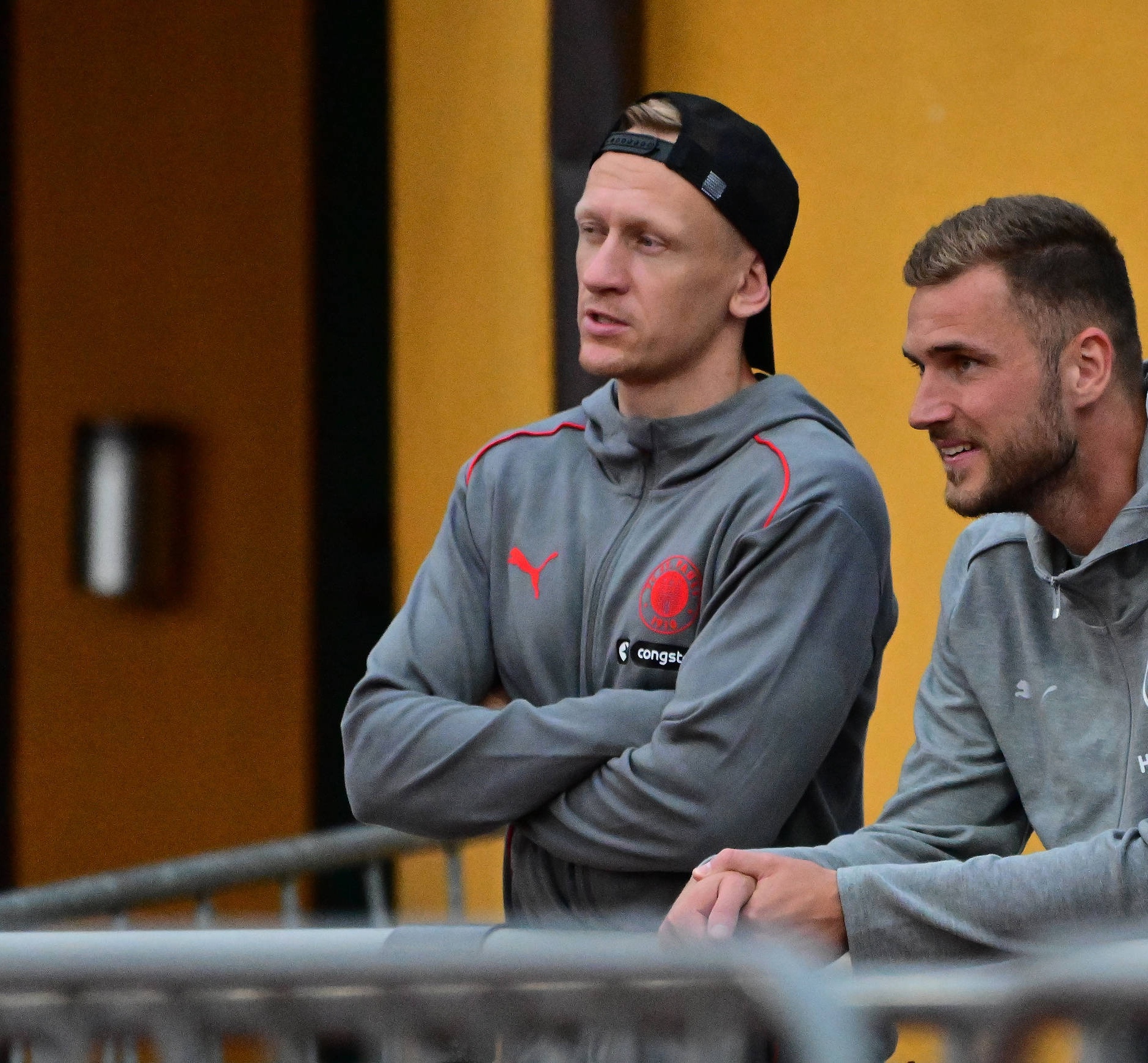 Sascha Burchert beim test gegen Fürth mit Dennis Srbeny