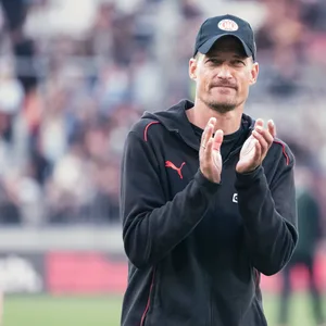 Alexander Blessin klatscht Beifall
