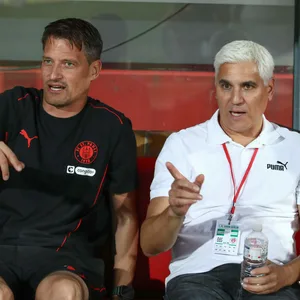 Alexander Blessin und Andreas Bornemann auf der Bank beim Spiel in Berlin