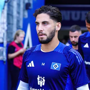 Ludovit Reis hat gute Chancen, beim Spiel gegen Regensburg wieder in der HSV-Startelf aufzulaufen.