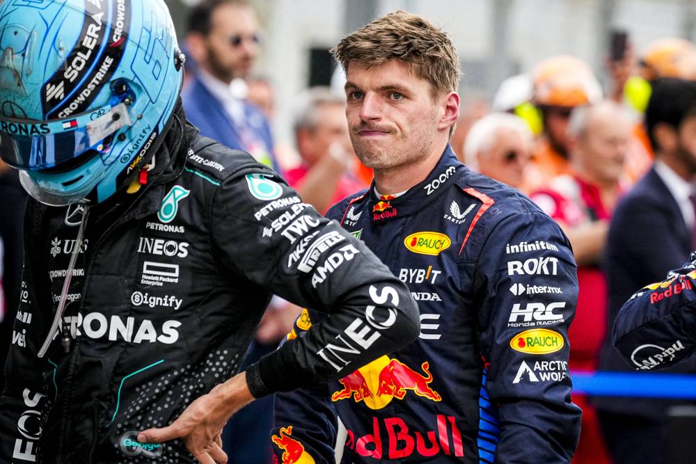 Formel-1-Weltmeister Max Verstappen (r.) übte nach den Rennen in Monza scharfe Kritik an seinem Team.