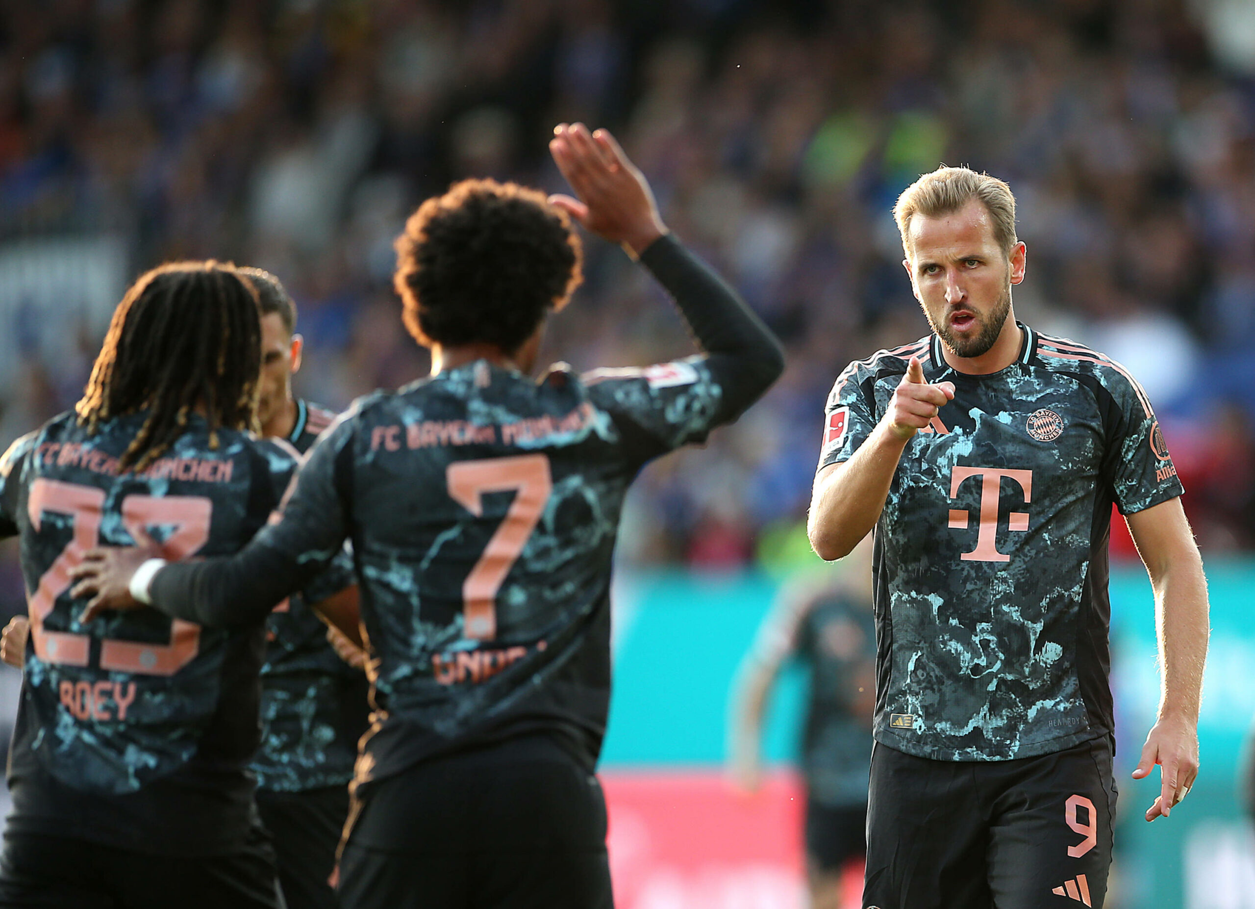 Harry Kane jubelt über ein Tor gegen Kiel