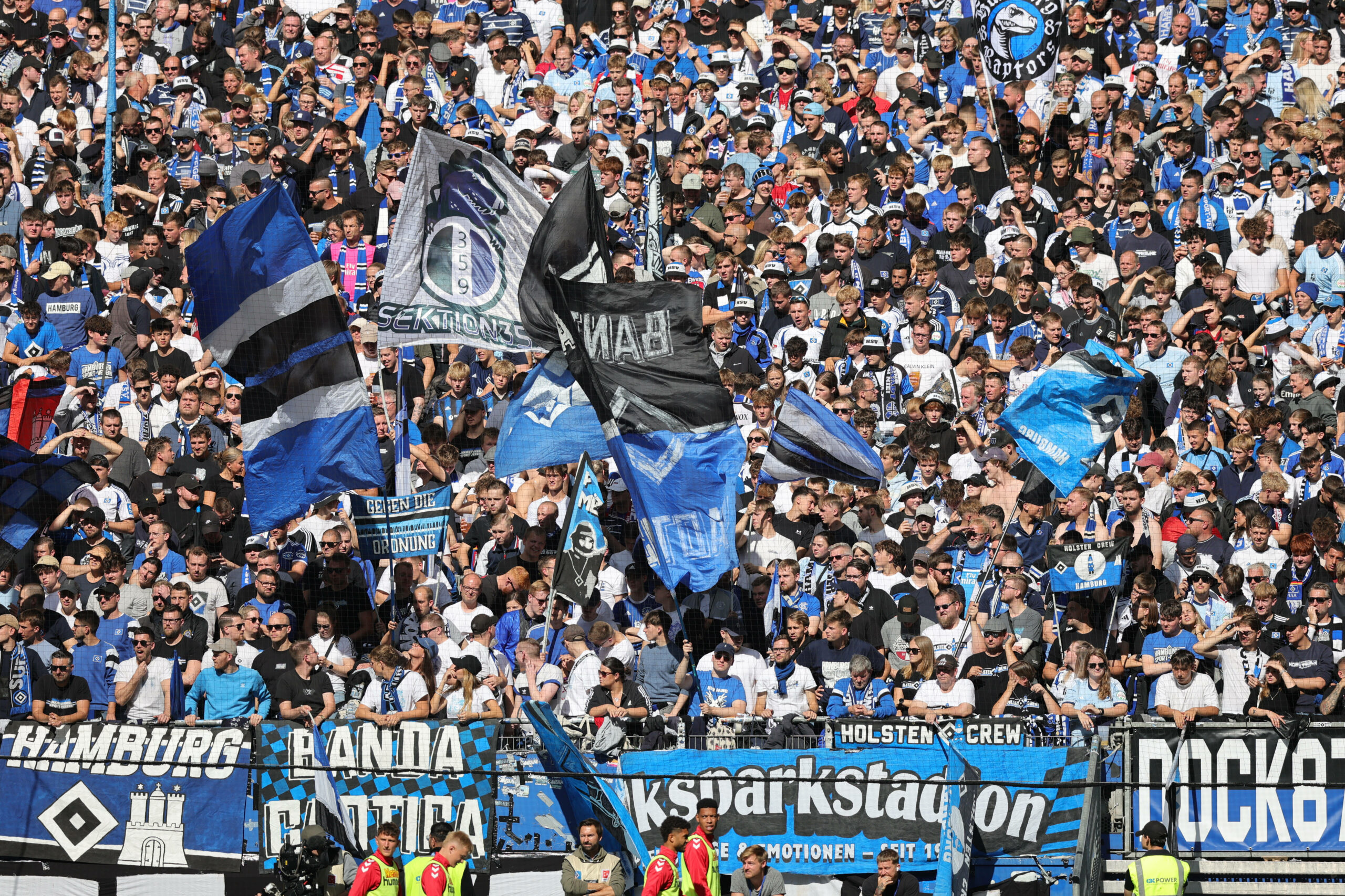 Die HSV-Fans beim Heimspiel gegen Regensburg