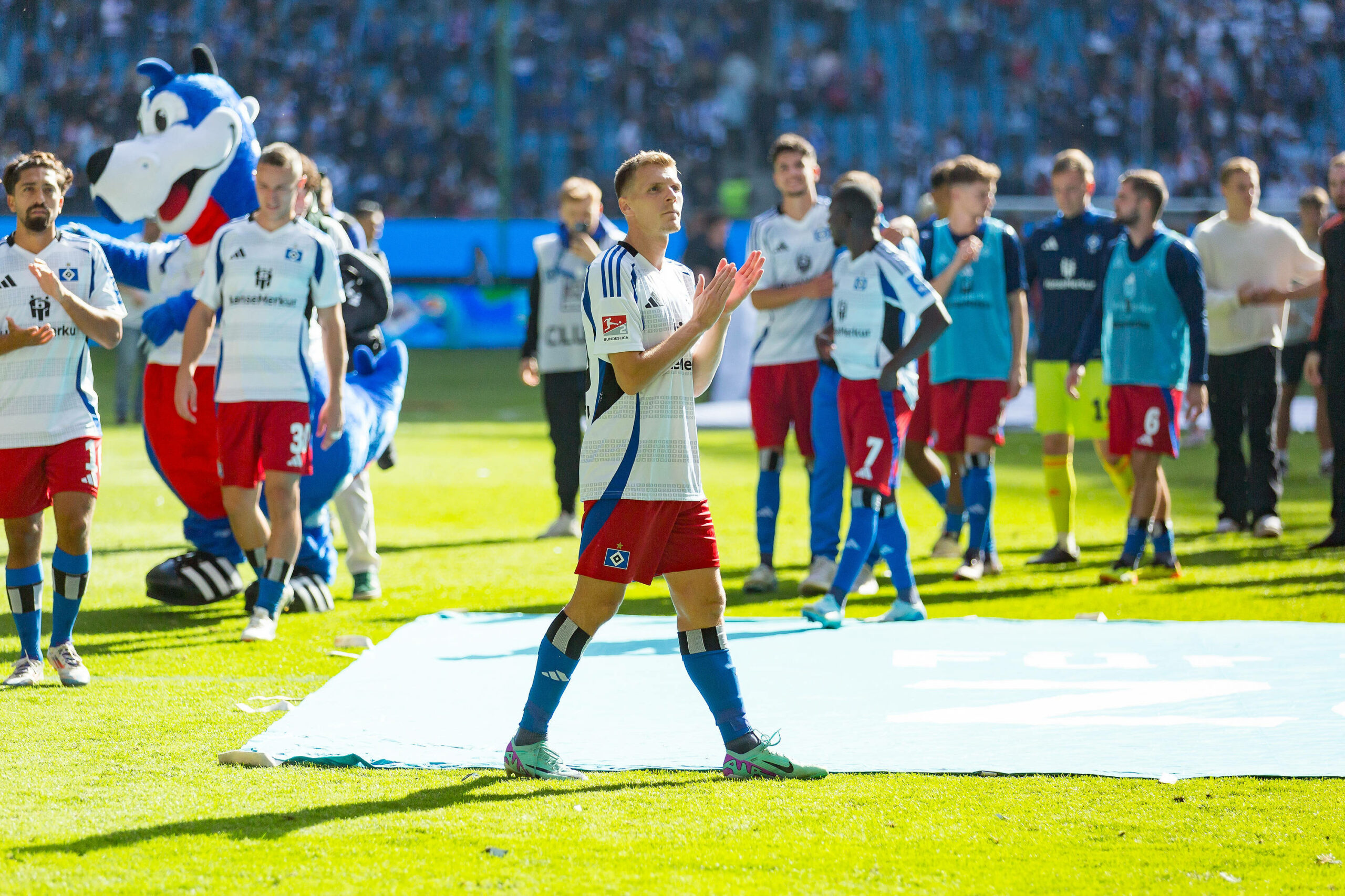 Emir Sahiti feierte am Sonntag erstmals mit den eigenen Fans im Volkspark.