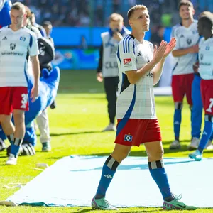 Emir Sahiti feierte am Sonntag erstmals mit den eigenen Fans im Volkspark.