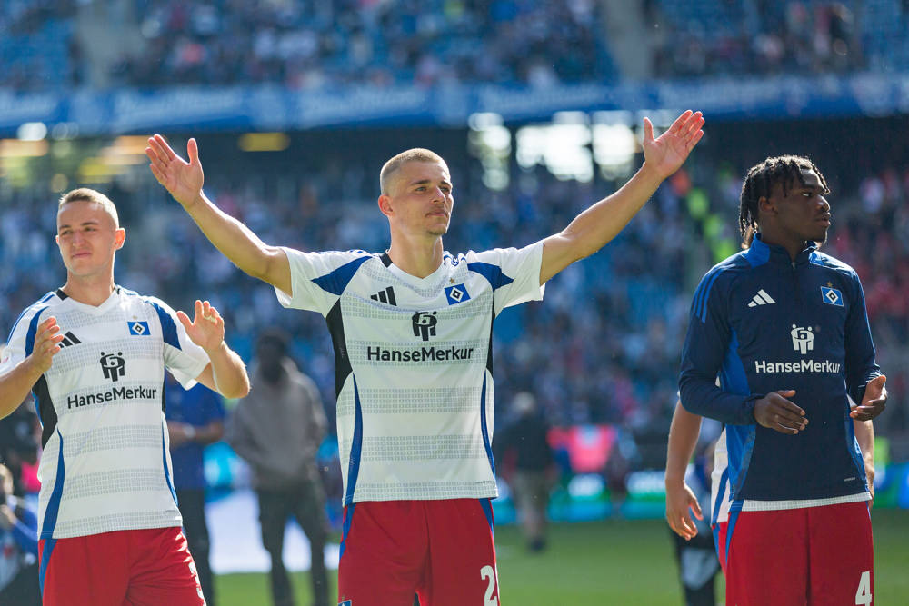 Der HSV und Miro Muheim dürfen sich freuen – Hauptsponsor HanseMerkur verlängerte seinen Vertrag und zahlt viel Geld dafür.