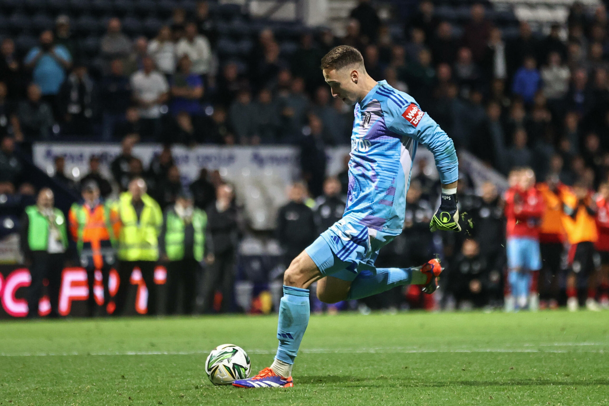 Der deutsche Keeper Steven Benda trat für Fulham selbst vom Punkt an.