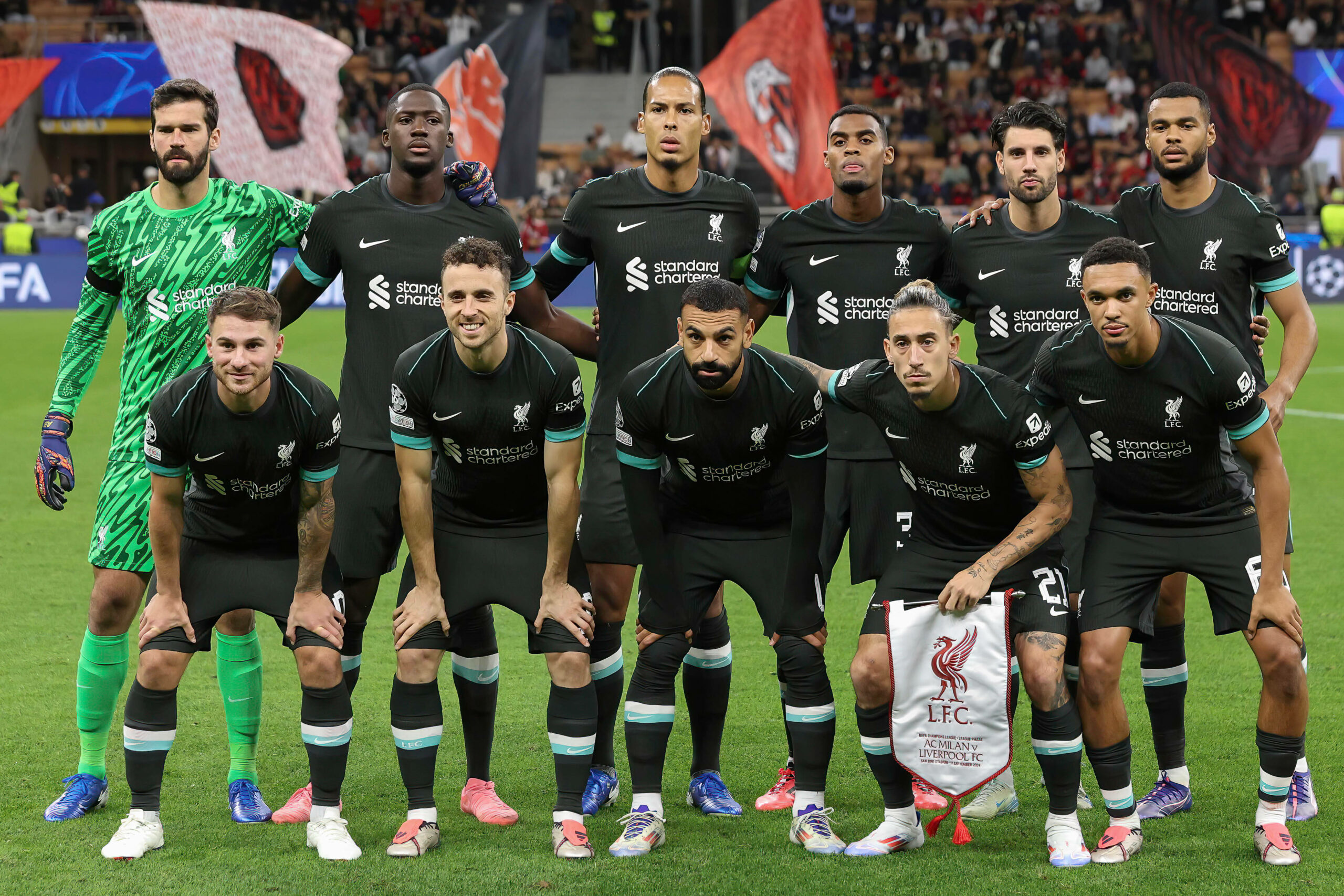 Die Spieler des FC Liverpool beim obligatorischen Teamfoto vor dem Anpfiff beim AC Mailand