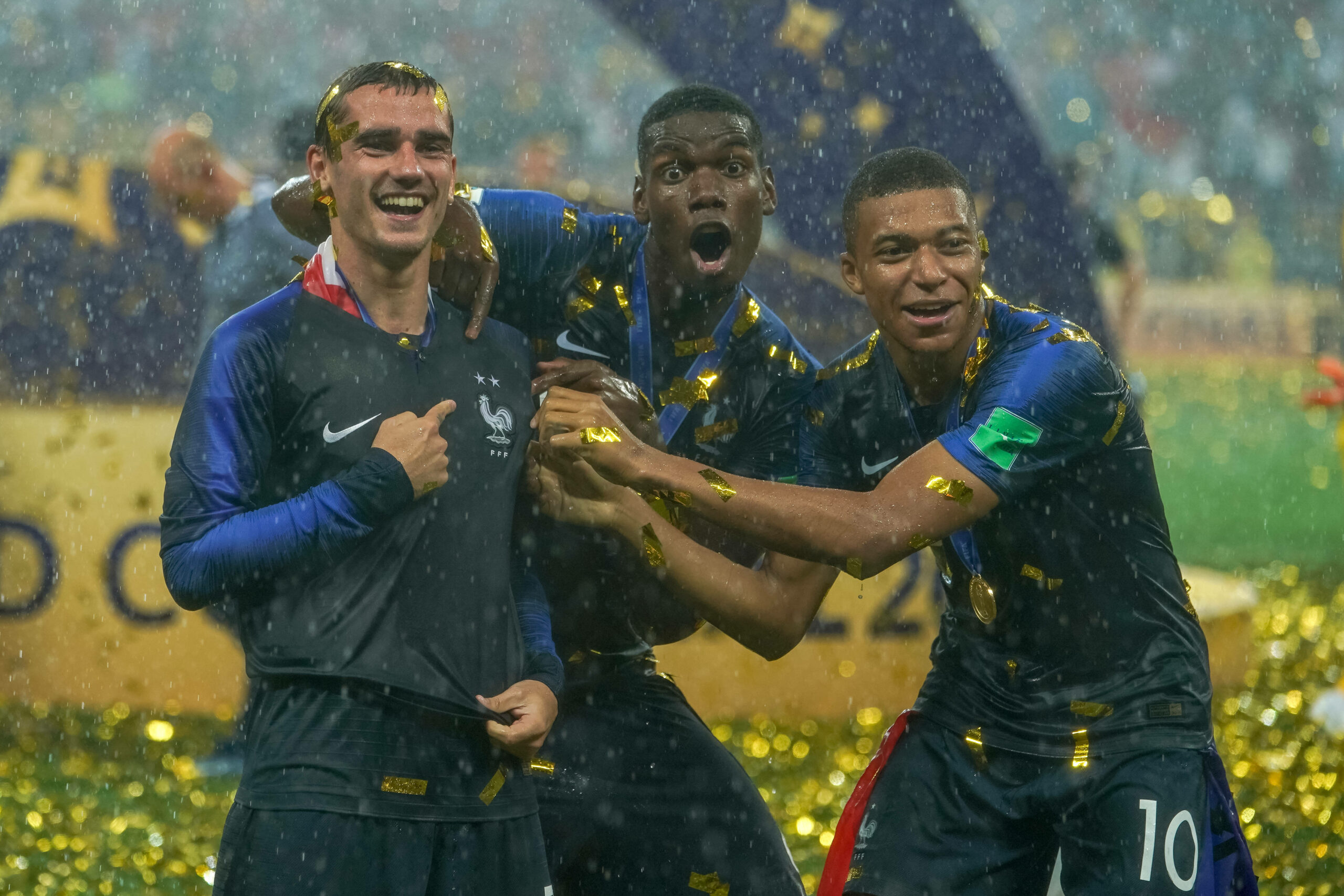 Antoine Griezmann mit Paul Pogba und Kylian Mbappe beim WM-Sieg 2018