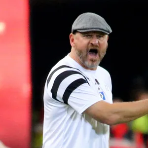 HSV-Trainer Steffen Baumgart brüllt in Kaiserslautern