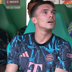 Joao Palhinha auf der Bank gegen Werder Bremen.