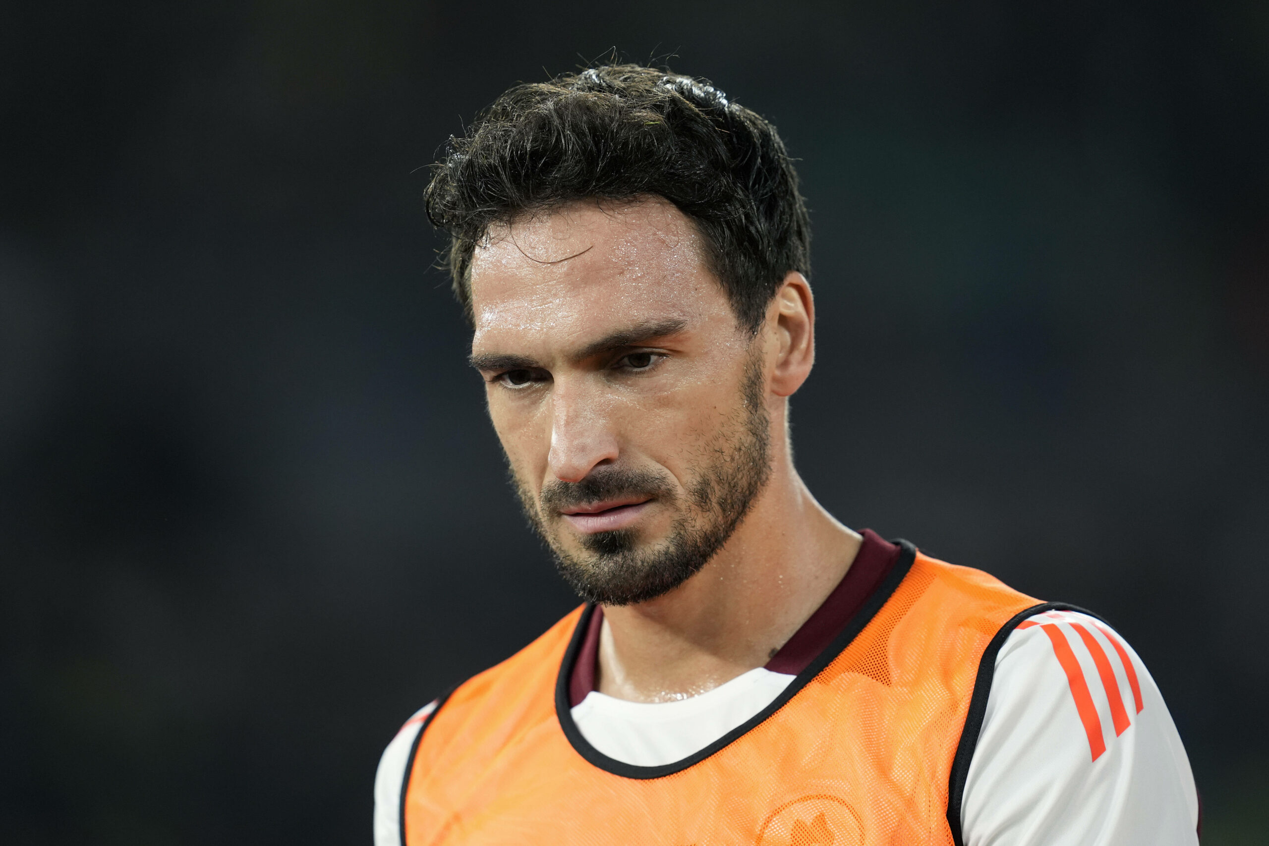 Mats Hummels hat das Leibchen übergezogen.