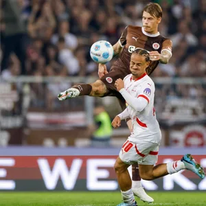 Eric Smith klärt vor Leipzigs Xavi