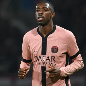 Ousmane Dembélé im pinkten Auswärtstrikot