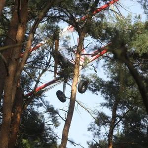 Unglück an Flugplatz bei Uetersen. Sportflugzeug verfängt sich in Baumwipfeln.