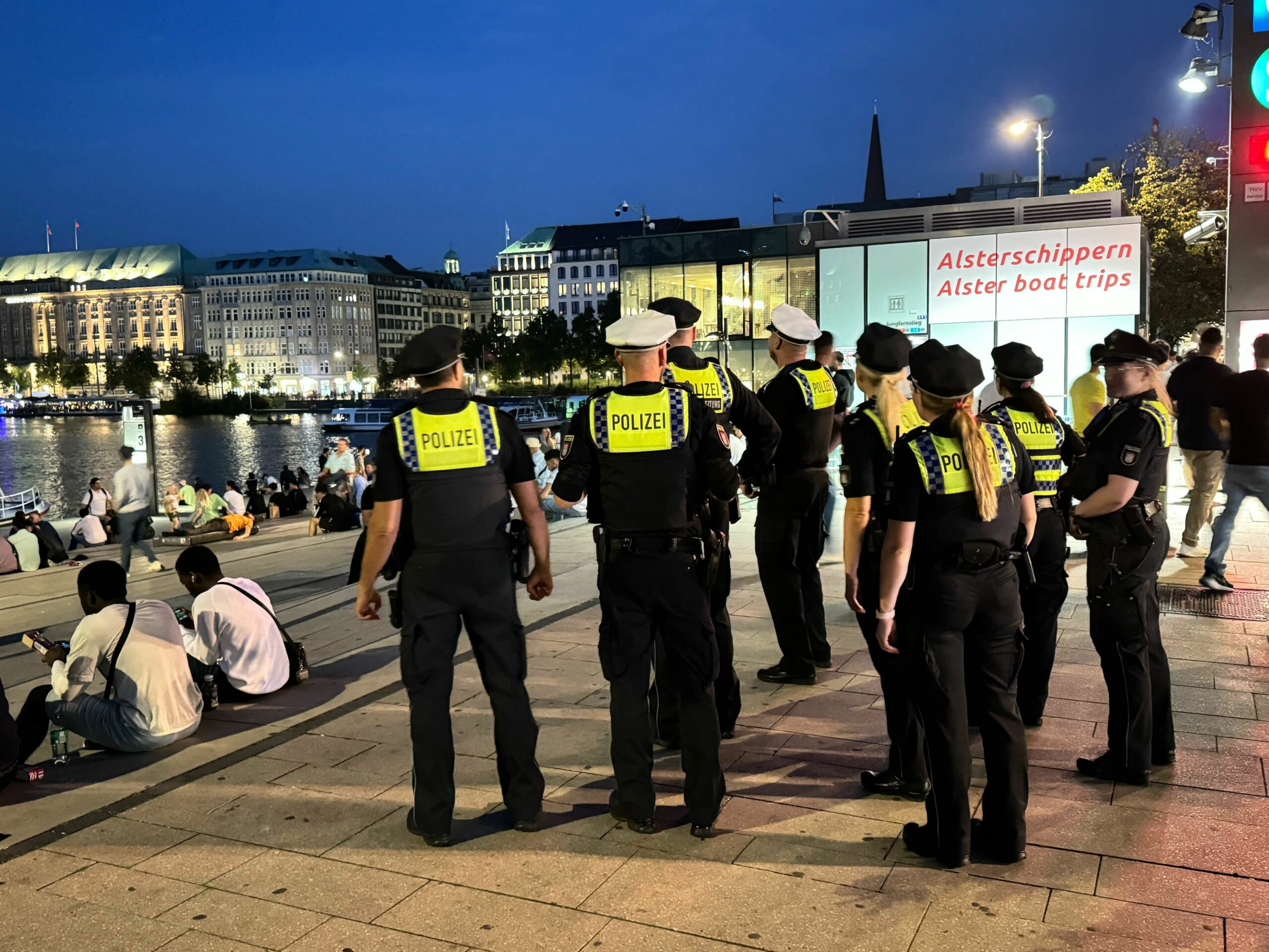 Immer weider Delikte am Jungfernstieg durch Jugendliche – Polizei rückt zur Kontrolle an.