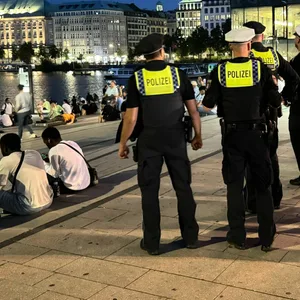 Immer weider Delikte am Jungfernstieg durch Jugendliche – Polizei rückt zur Kontrolle an.