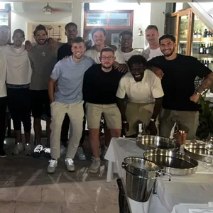 Mario Vuskovic mit HSV-Kollegen am Montag in Split