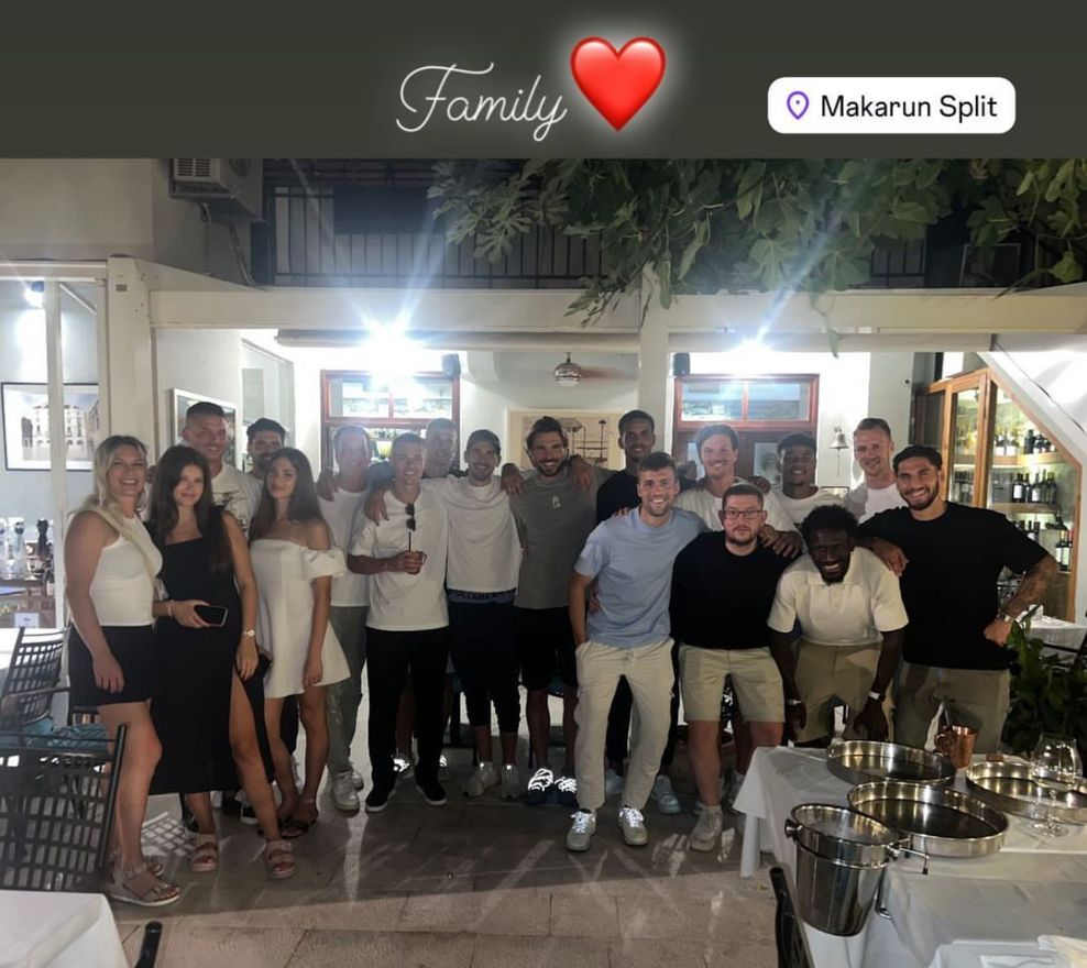 Mario Vuskovic mit HSV-Kollegen am Montag in Split