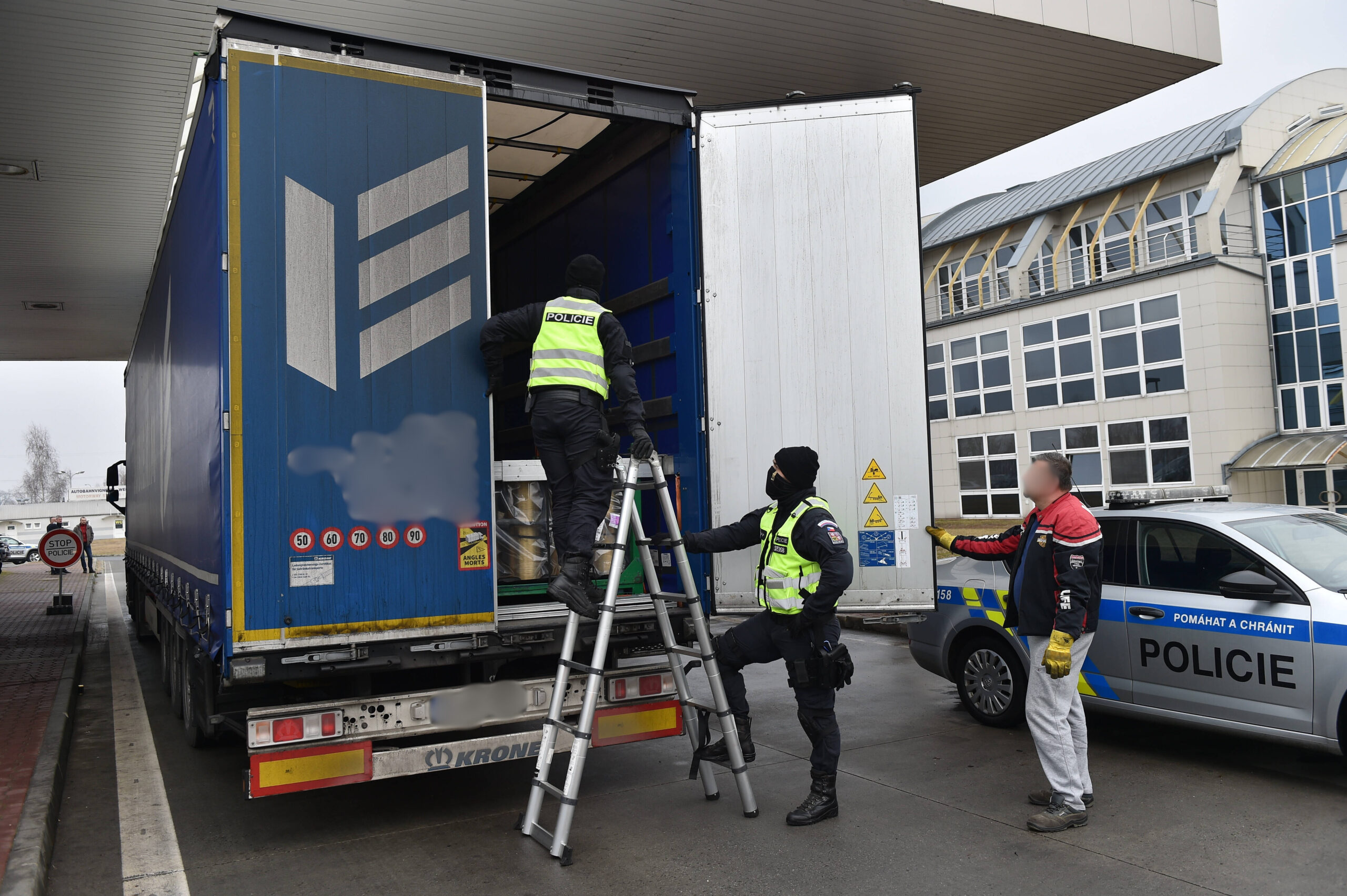 Kontrolle eines Lkw in Tschechien (Symbolbild).