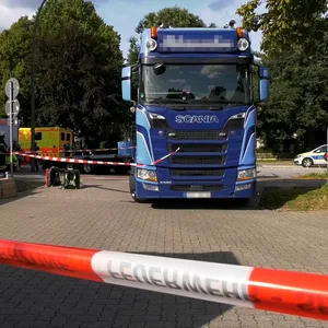 Dieser Sattelzug hat einen Radfahrer überrollt und getötet.