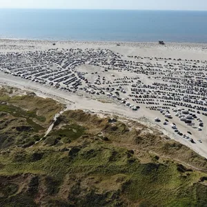 Luftaufnahme des Strandparkplatzes in St. Peter-Ording.