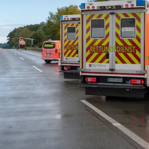 Auf der A1, Hamburg Richtung Lübeck, zwischen Kreuz Bargteheide und Bad Oldesloe, kam es am Mittwoch (11.09.2024) zu einem schweren Unfall mit einem Gefahrgutlastwagen.