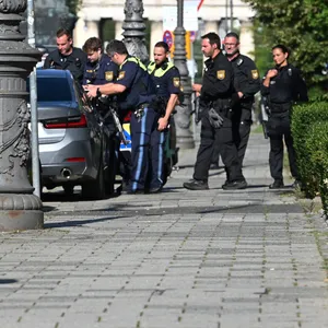 Polizei-Großeinsatz in der Münchner Innenstadt in der Nähe des NS-Dokumentationszentrums und des Israelischen Generalkonsulats.