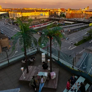 Blick vom „Jupiter“ in Richtung Hauptbahnhof. Das Projekt an der Mönckebergstraße zeigt, wie eine Umnutzung von Gebäuden in der Stadt funktionieren kann.