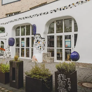 Das Hundertwasser-inspirierte Gebäude dürfte vielen Hamburgern bekannt sein.
