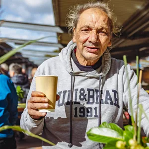Jens (67) ist auf ehrenamtliche Unterstützung angewiesen.