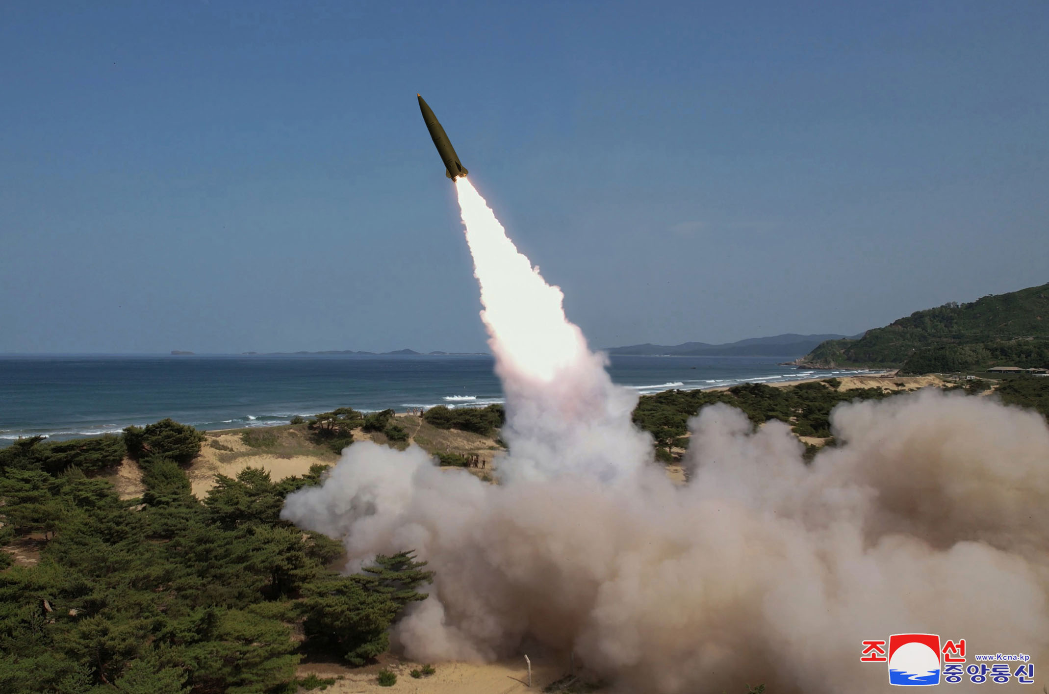 Testabschuss einer nordkoreanischen ballistischen Rakete im Mai 2024 (Foto von der staatlichen nordkoreanischen Nachrichtenagentur KCNA zur Verfügung gestellt).