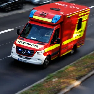 Rettungswagen im Einsatz (Symbolbild).