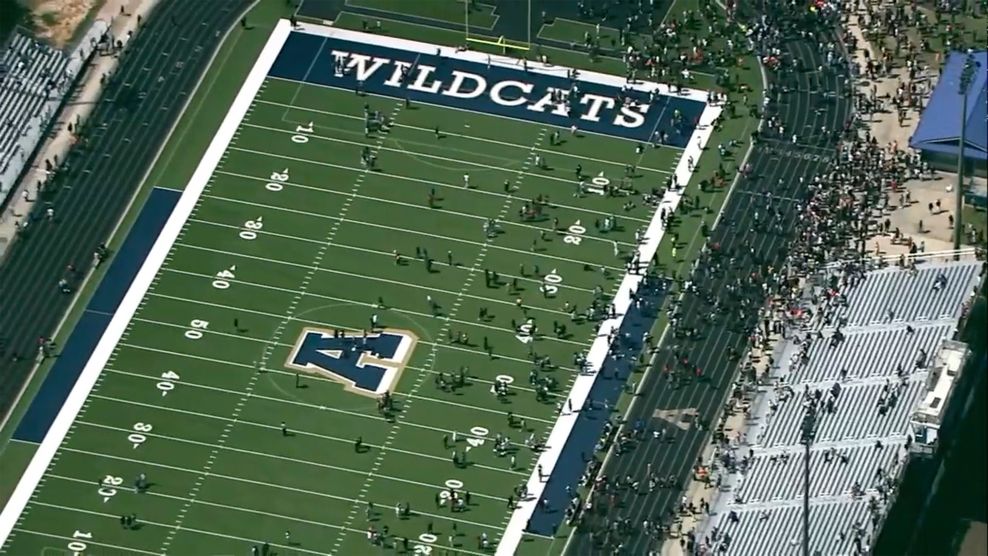 Schüler flüchten in das Football-Stadion, nachdem der Schulcampus der Apalachee High School in Winder (Georgia) abgeriegelt wurde.