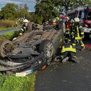 Ein 24-jähriger BMW-Fahrer aus Farven geriet in einer Rechtskurve ins Schleudern, als er von Harsefeld nach Griemshorst fuhr. Die Ursache ist noch unklar.