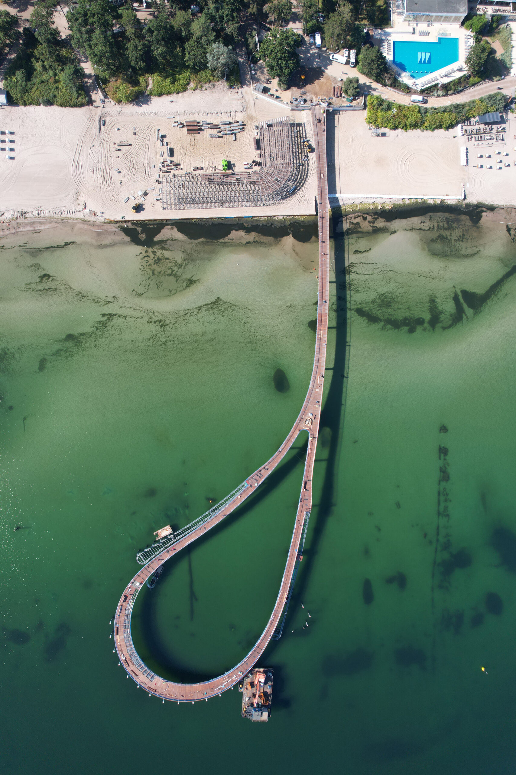 Nach etlichen Problemen beim Bau ist die neue Seebrücke in Timmendorfer Strand endlich fertig – und wird am Freitag eingeweiht.