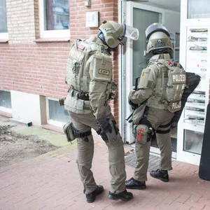 Das SEK hat drei Personen in Laboe überwältigt. (Symbolfoto)