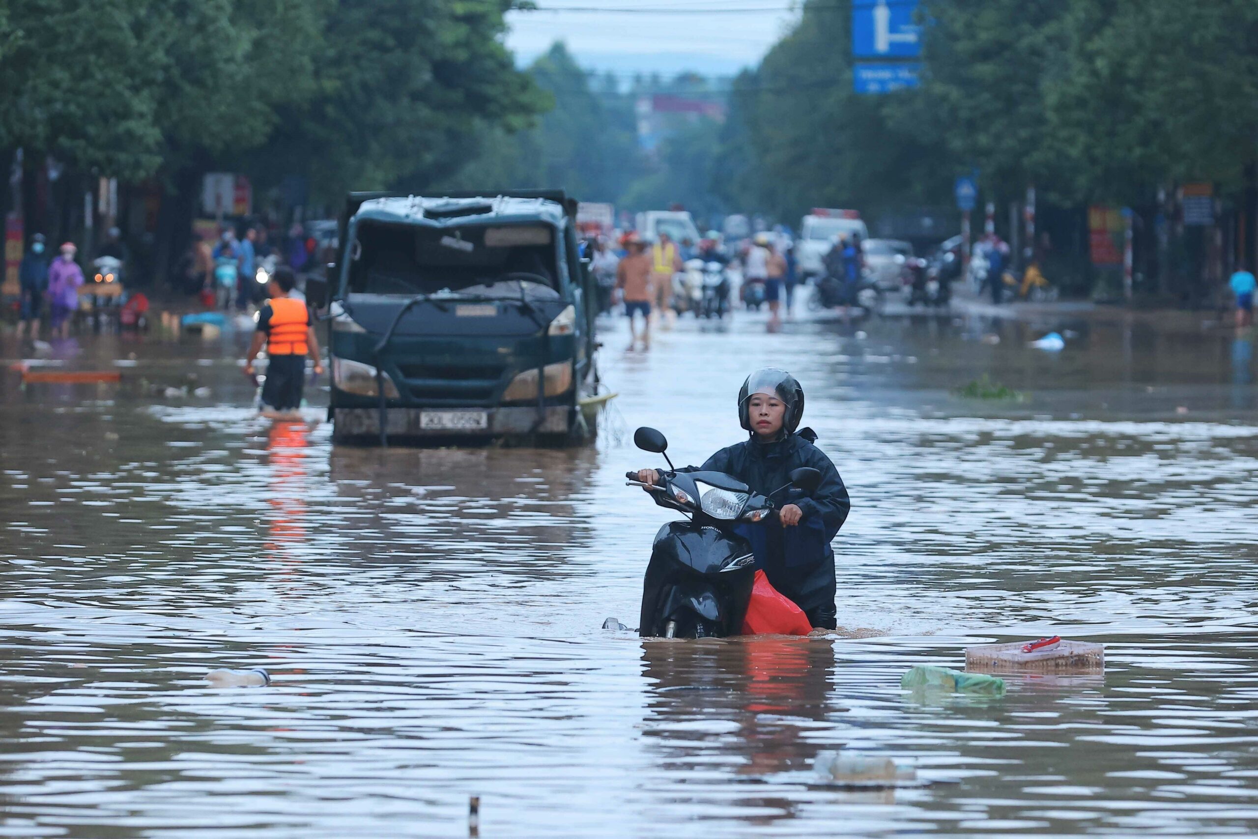 Überflutete Straßen im vietnamesischen Thai Nguyen.