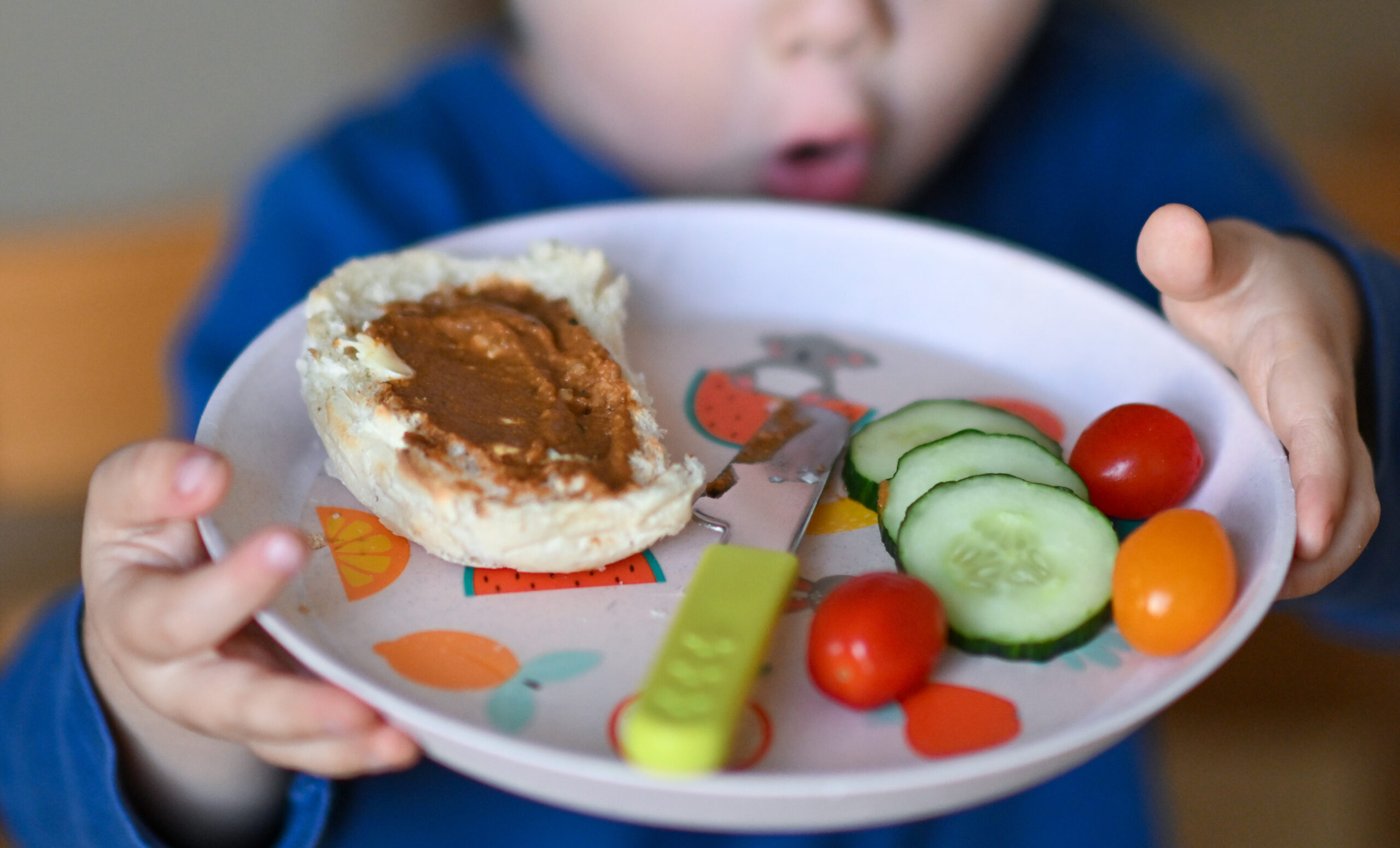 Vegetarisches Frühstück: Ob eine strikt fleischlose Ernährung gut für Kinder ist, darüber urteilen Experten unterschiedlich.