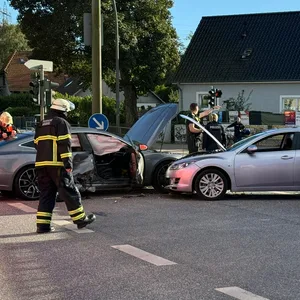 Aufgrund der Meldung schickte die Feuerwehr zunächst mehrere Rettungsfahrzeuge zur Einsatzstelle im Hamburger Osten.