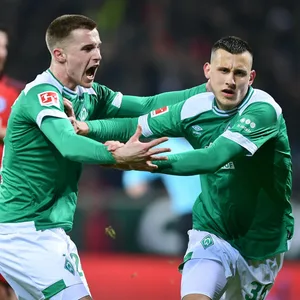 Johannes und Maximilian Eggestein jubeln gemeinsam