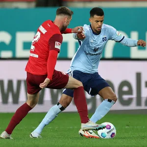 Robert Glatzel im direkten Duell mit Boris Tomiak