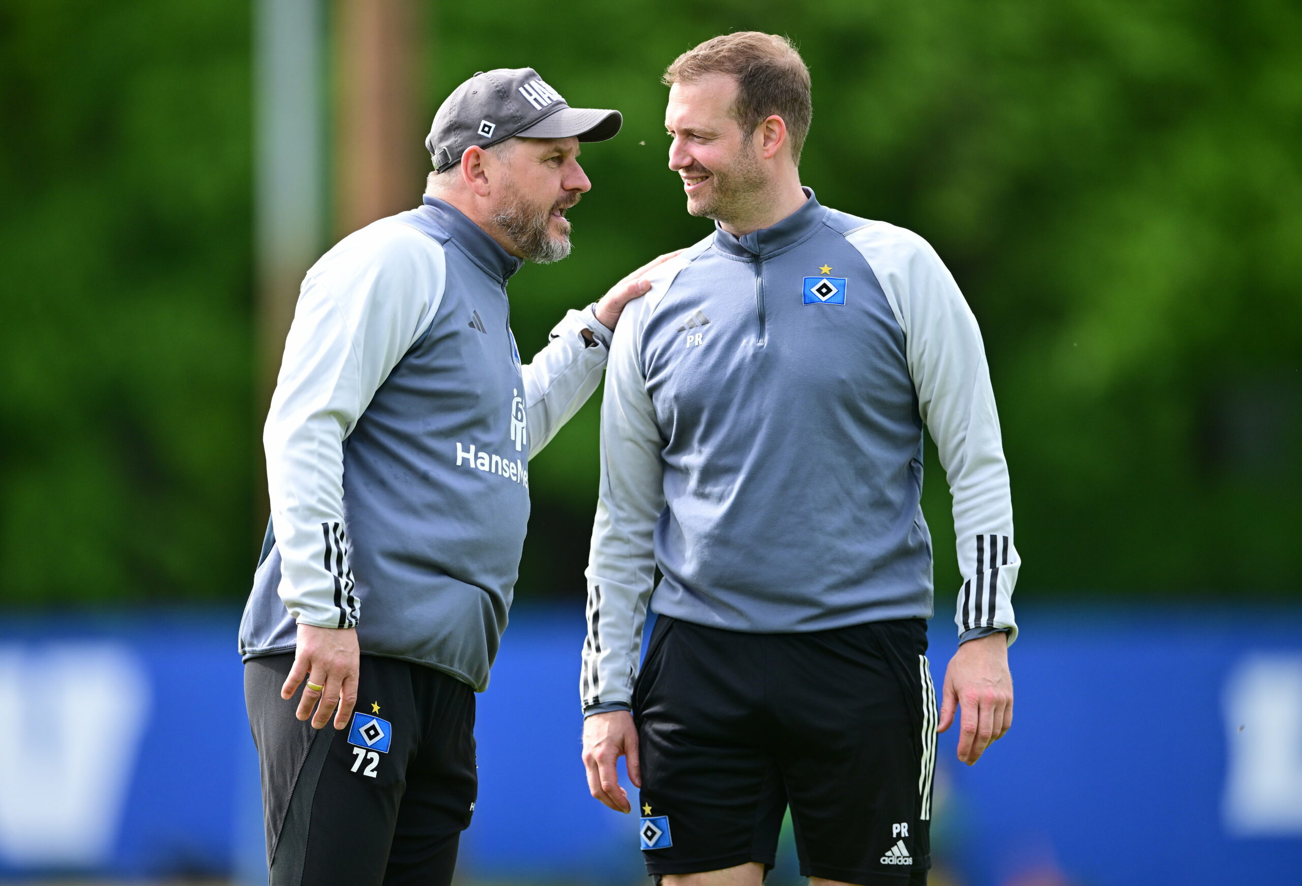 Pit Reimers (r.) und HSV-Trainer Steffen Baumgart pflegen einen guten Draht – und haben nun auch wieder regelmäßig miteinander zu tun.