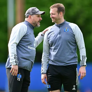 Pit Reimers (r.) und HSV-Trainer Steffen Baumgart pflegen einen guten Draht – und haben nun auch wieder regelmäßig miteinander zu tun.